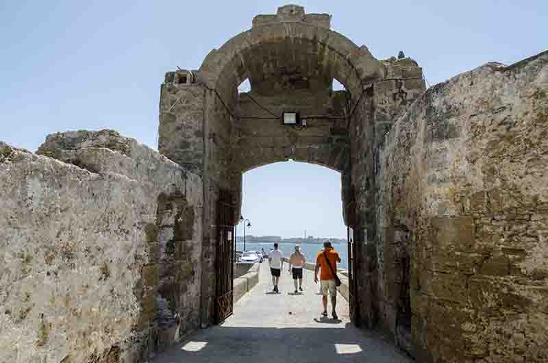Cádiz 37 - Puerta de la Caleta.jpg